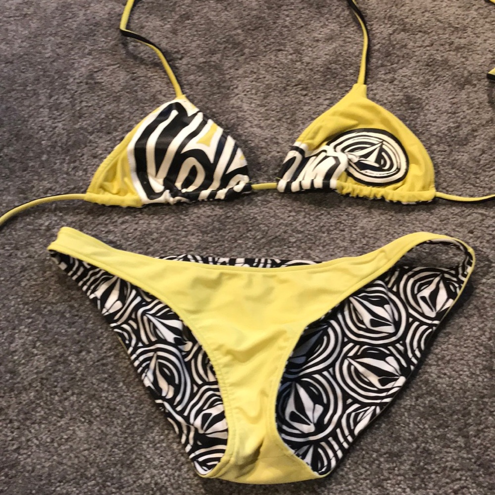 Reversible Volcom bikini - Picture 2 of 3